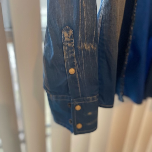 ROAR Embroidered Embellished Fitted Shirt - Picture 5 of 11